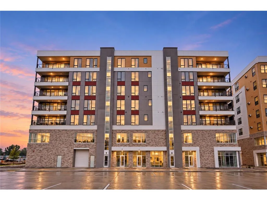 Unit 305 listing photo 1