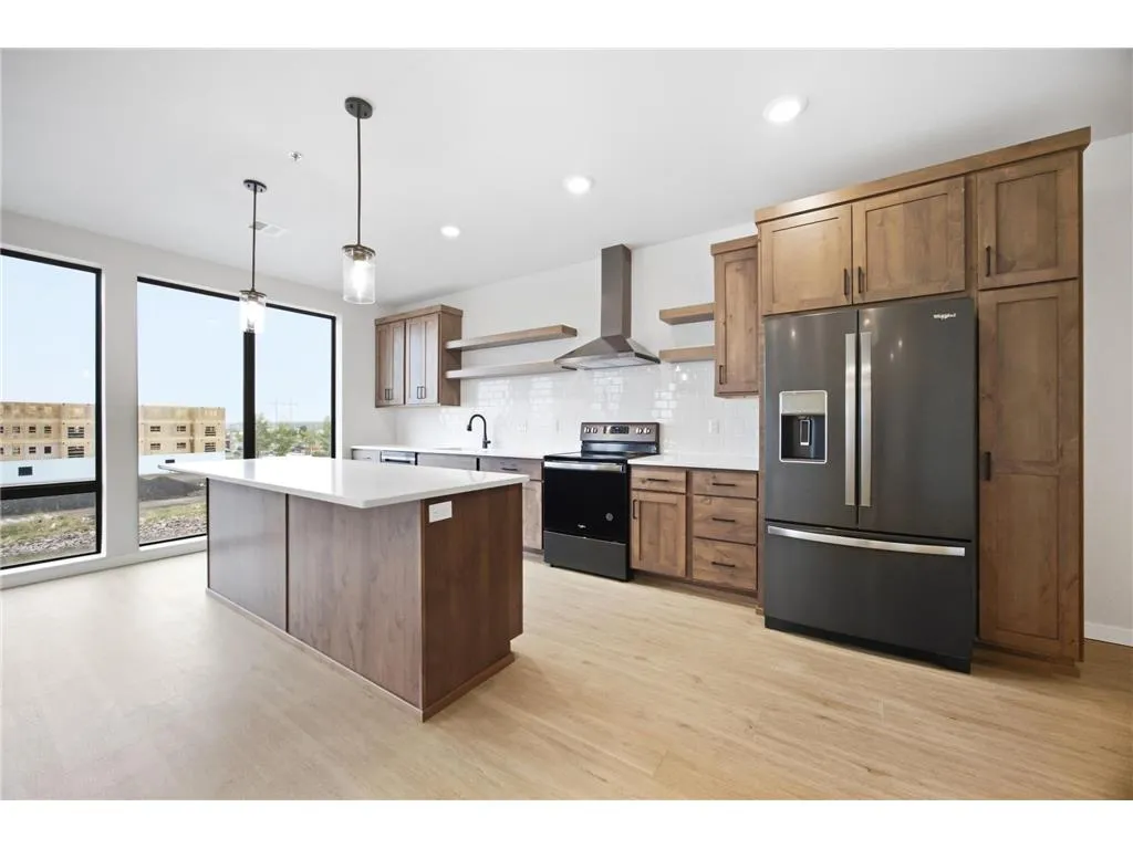 Unit 305 listing photo 3