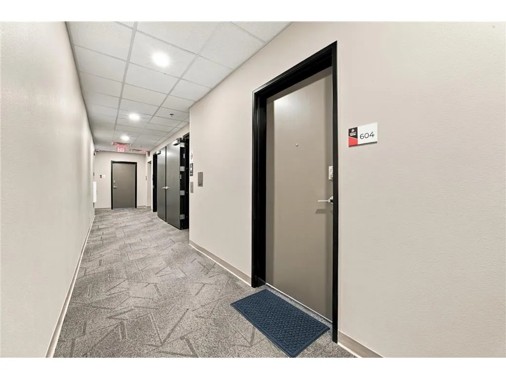 Unit 604 listing photo 2