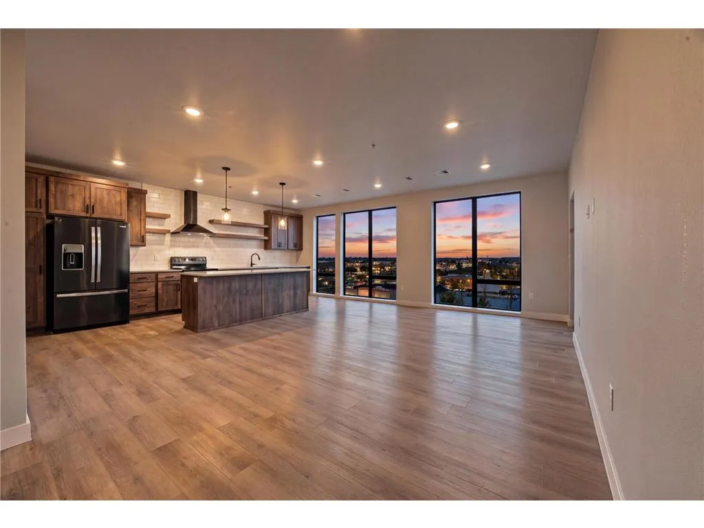 Unit 606 listing photo 1