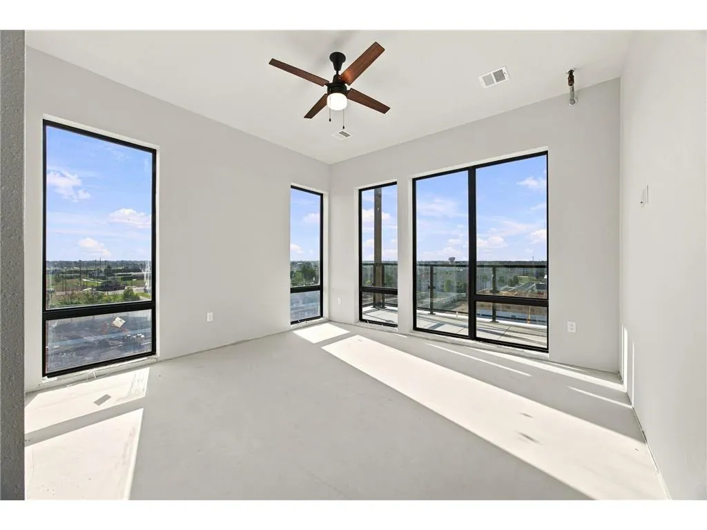Unit 705 listing photo 1