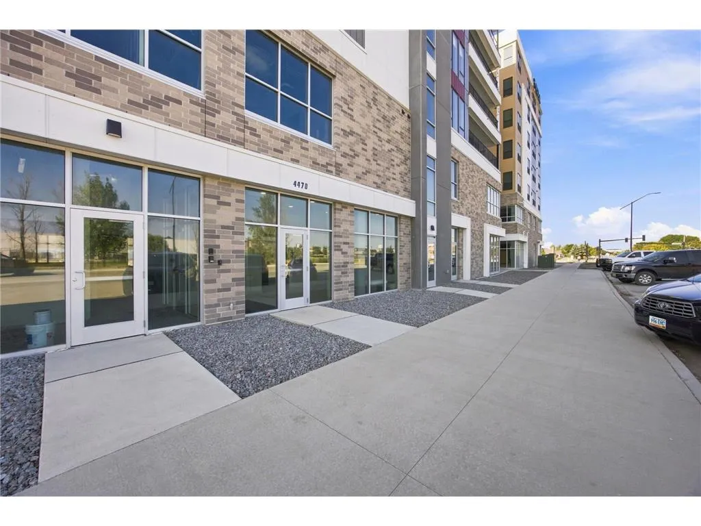 Unit 706 listing photo 3