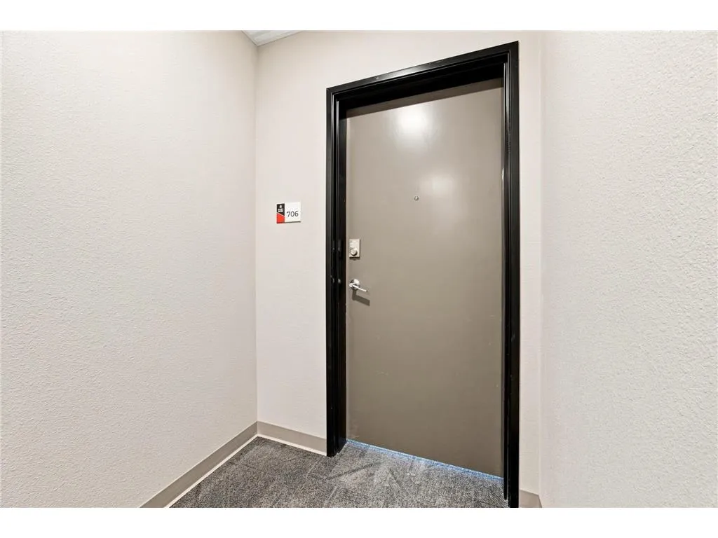 Unit 706 listing photo 5