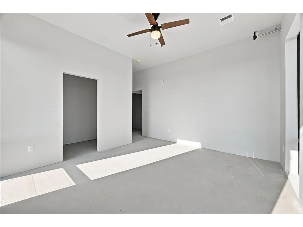 Unit 706 listing photo 10