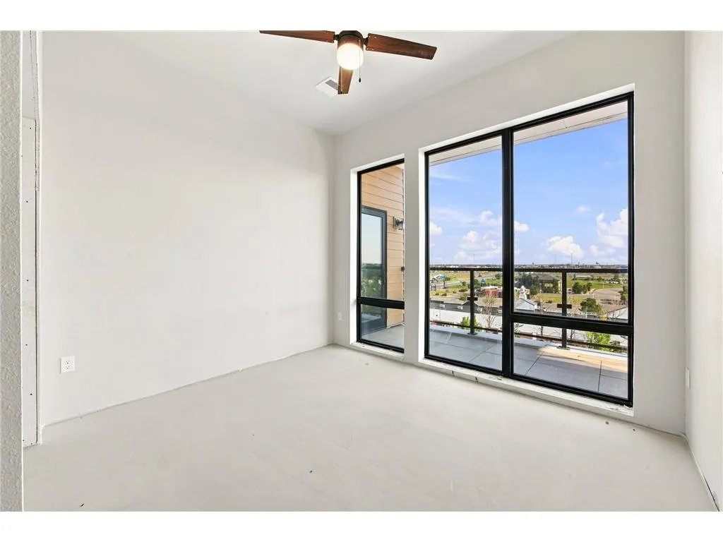 Unit 706 listing photo 12