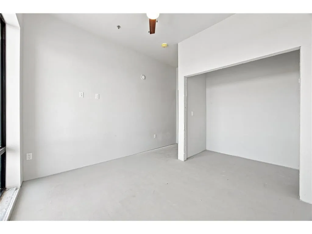 Unit 706 listing photo 13