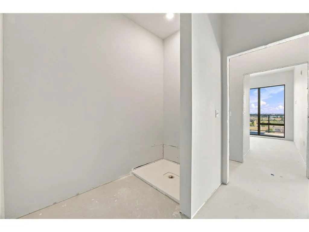 Unit 706 listing photo 14